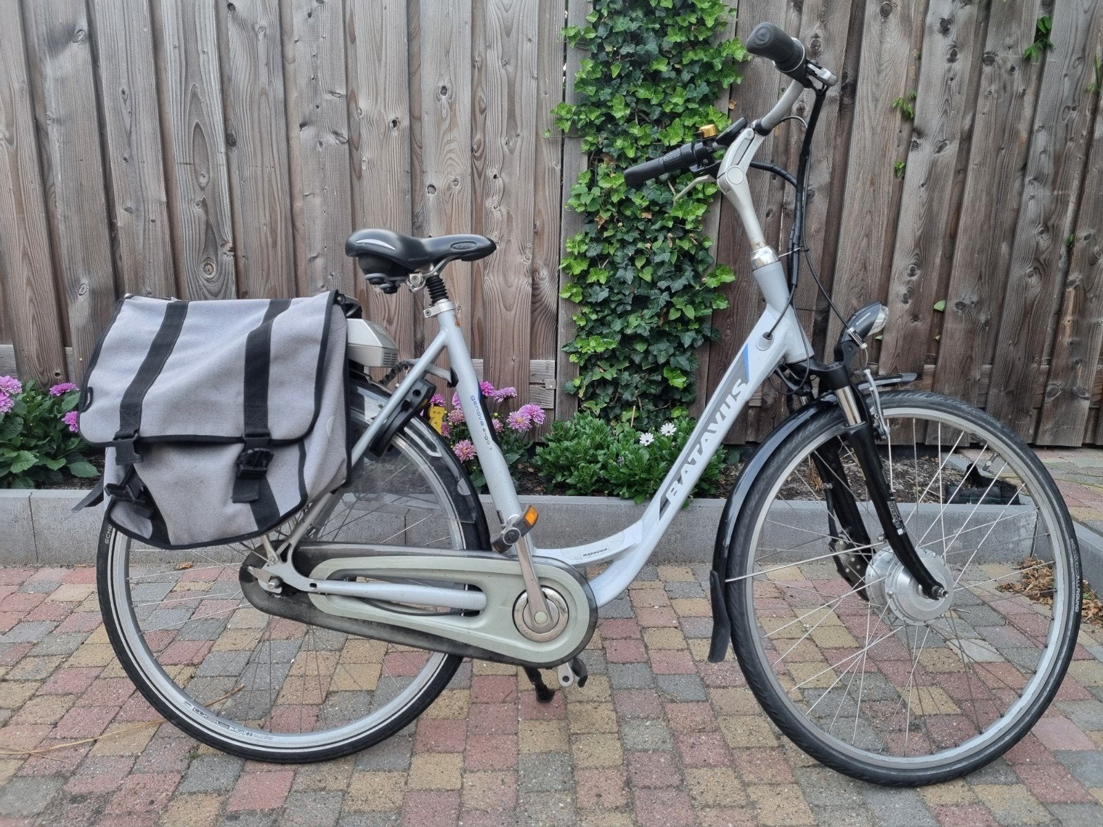 Batavus Genova E-Go7 elektrische fiets met fietstassen, Fietsen en Brommers, Ophalen, Minder dan 30 km per accu, Gebruikt, Batavus