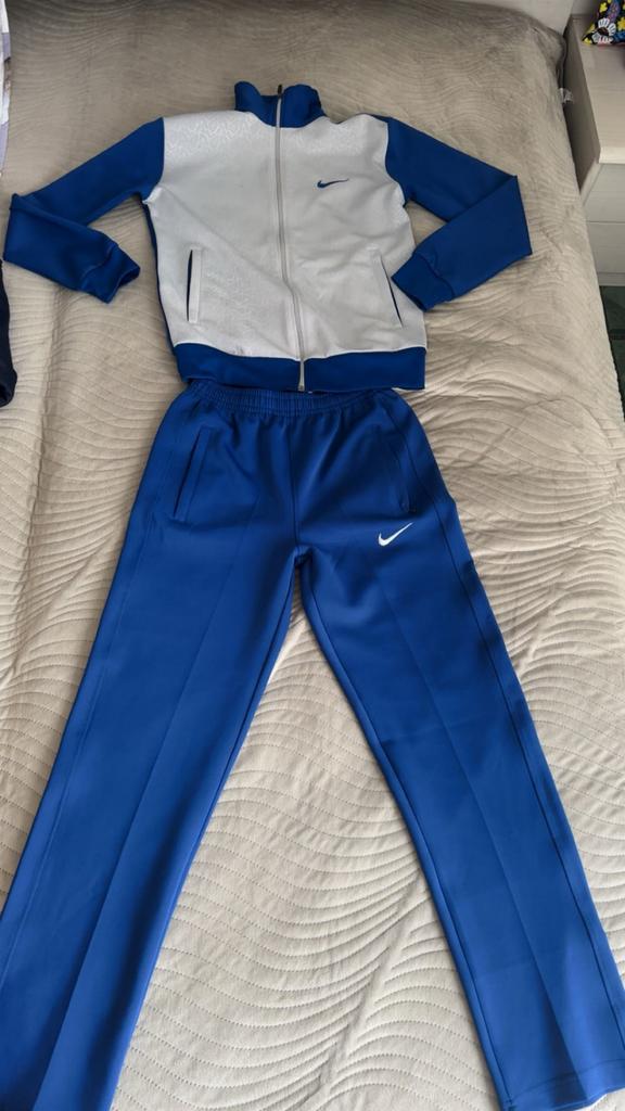 Nike trainingspak kind maat M - Nieuw!, Kinderen en Baby's, Kinderkleding | Maat 140, Zo goed als nieuw, Ophalen of Verzenden
