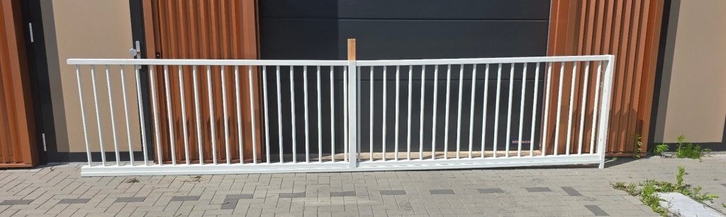 Grote balustrade 5 meter, Hekkwerk, Nieuw, Spijlenhekwerk, Hout