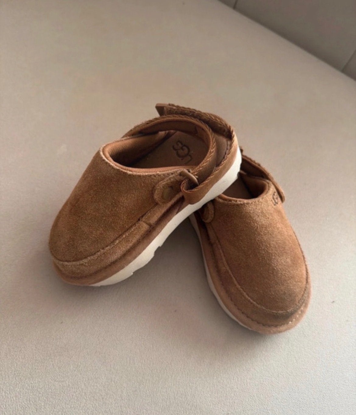 Ugg loafers maat 22, Ophalen, Zo goed als nieuw, Jongen of Meisje