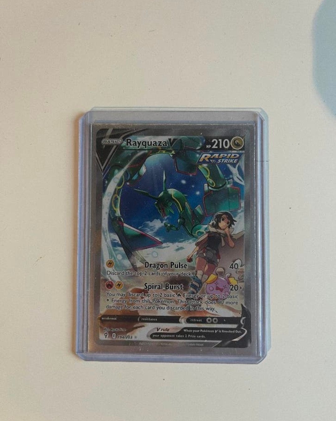 Pokémon TCG: Rayquaza V (Full Art) - Evolving Skies, Ophalen of Verzenden, Zo goed als nieuw, Losse kaart
