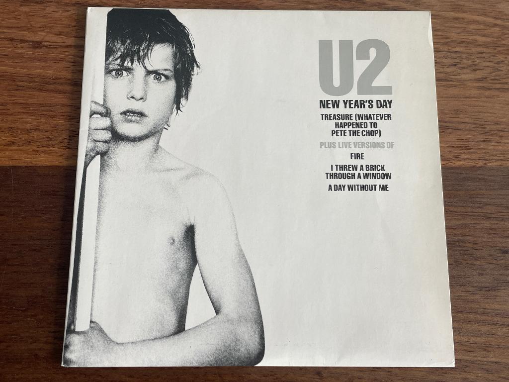 Dubbel Vinyl Single U2 New Years Day / Treasure + 2Live ZGAN, Cd's en Dvd's, Vinyl Singles, 7 inch, Ophalen of Verzenden, Zo goed als nieuw