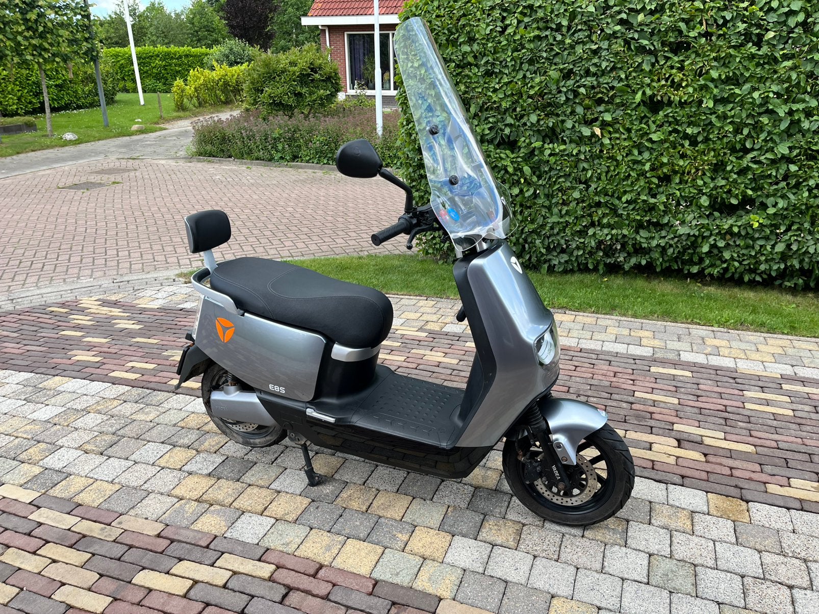 Yadea E8S (2023) - Volledig nagezien., Ophalen, Gebruikt, Maximaal 45 km/u, Elektrisch