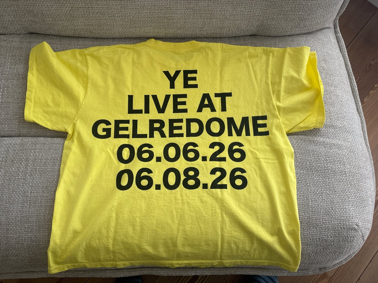 Ye Live at Gelredome T-shirt - Geel, Ophalen of Verzenden, Zo goed als nieuw, Maat 48/50 (M), Geel