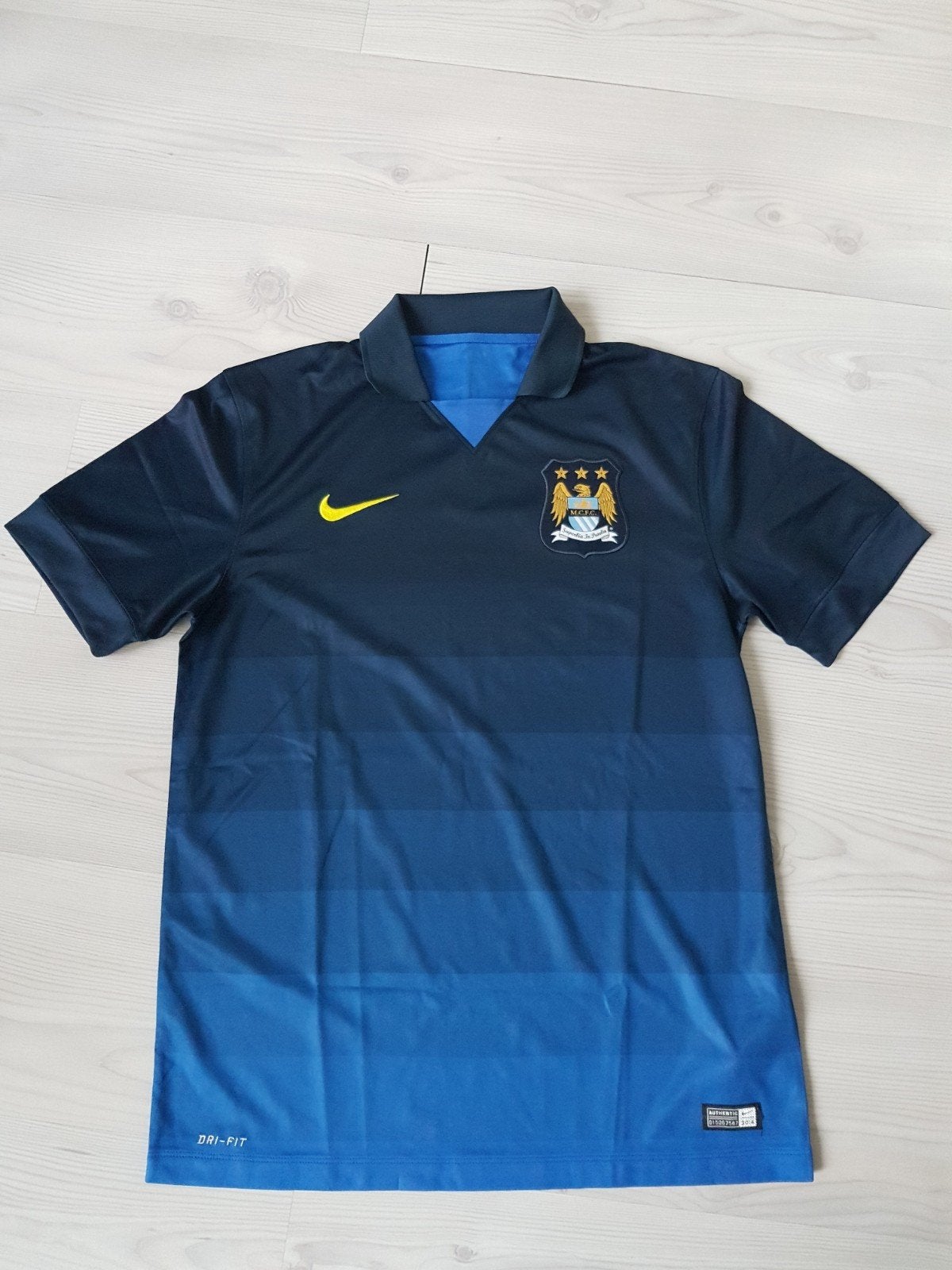 Manchester City voetbalshirt in size medium, Ophalen of Verzenden, Zo goed als nieuw