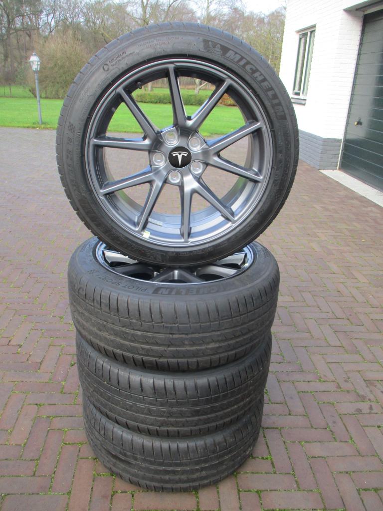 NIEUW Orig. Tesla 3 18 inch velgen zomer tpms performance, Auto-onderdelen, Banden en Velgen, Ophalen, 18 inch, Banden en Velgen