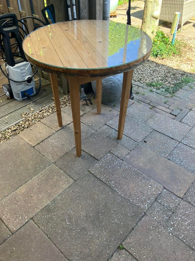 Oude grenen tafel met glasplaat., Ophalen