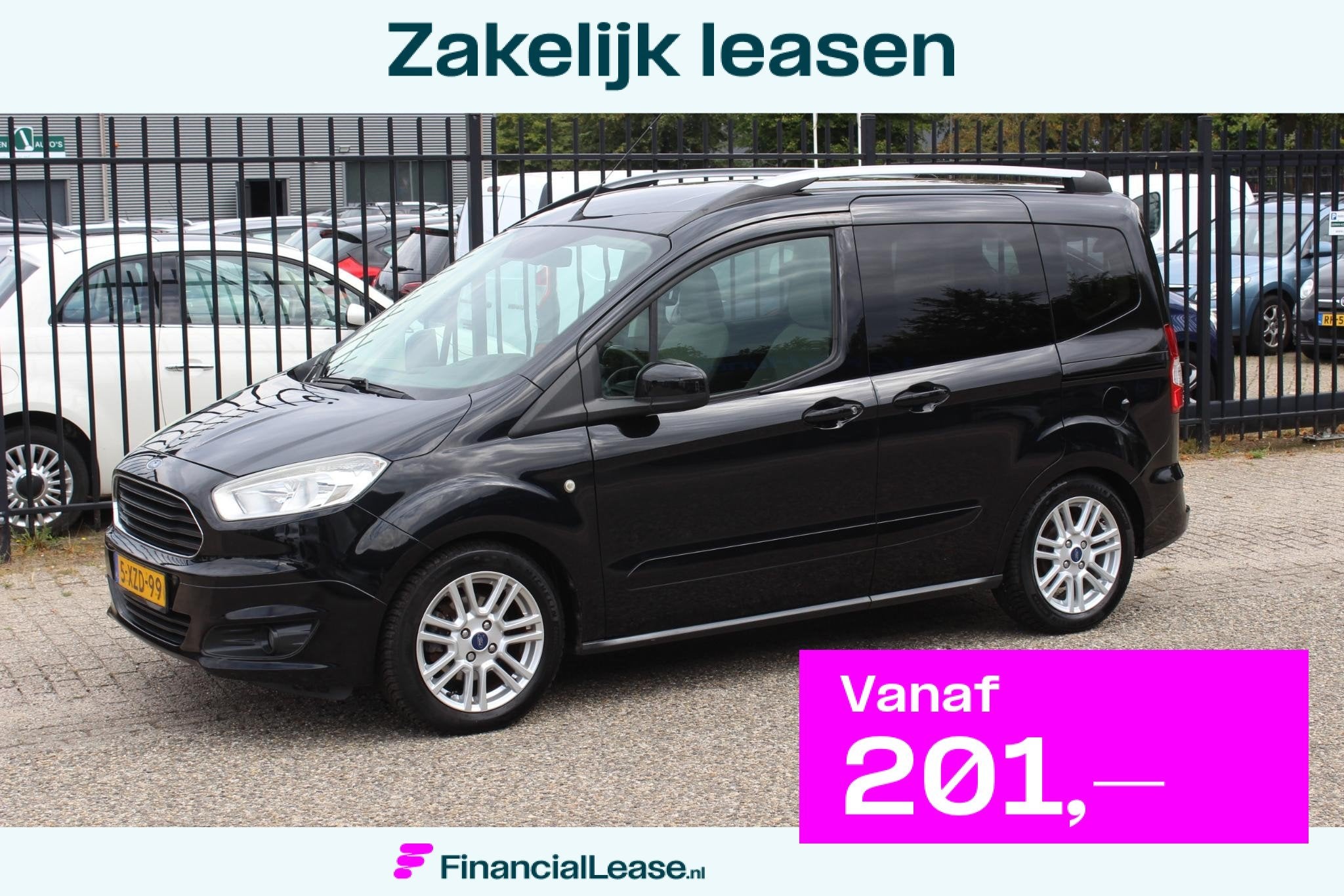 Ford Tourneo Courier 1.0 Titanium, Trekhaak, Camera, Airco/E, Voorwielaandrijving, Euro 5, Gebruikt, Zwart