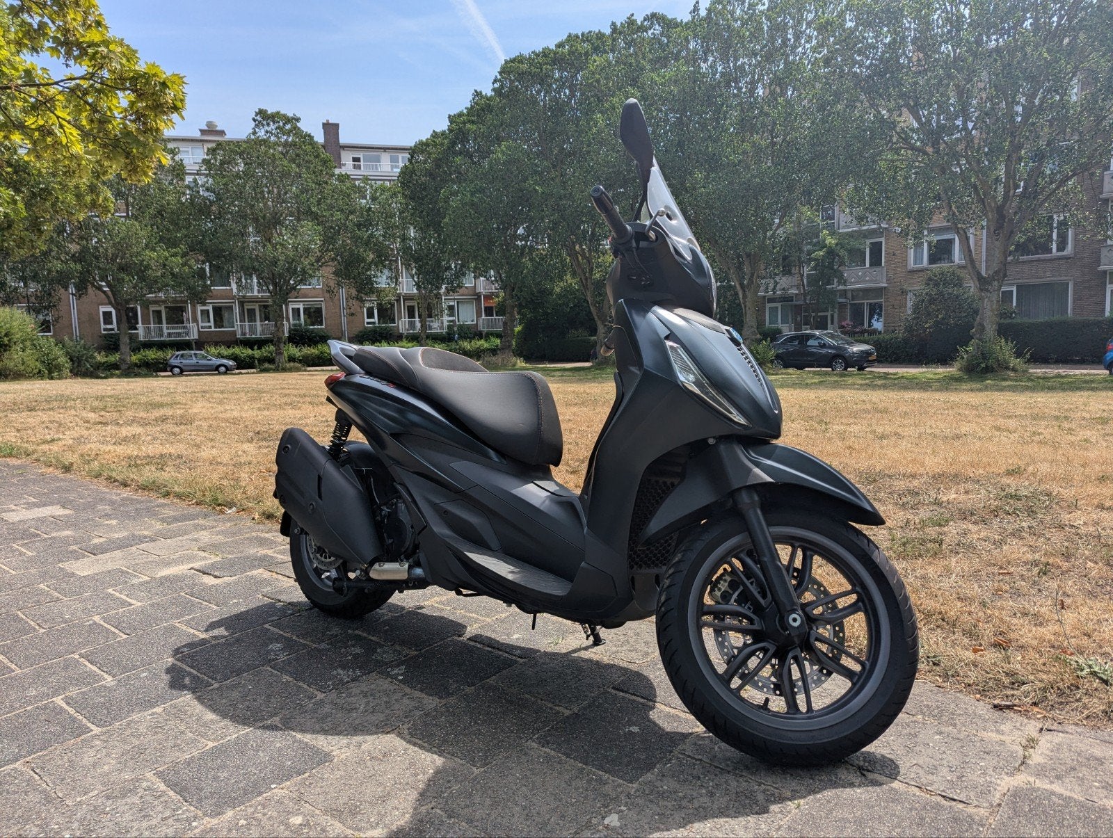 Piaggio Beverly S 400 HPE | 4544KM | Nieuwstaat | Keyless, Ophalen, Zo goed als nieuw, Benzine