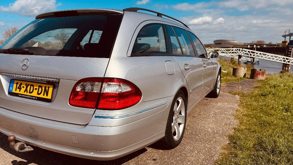Mercedes-Benz E-Klasse 2.6 E240 Combi AUT 2005 Grijs, Automaat, Achterwielaandrijving, 2597 cc, 1645 kg
