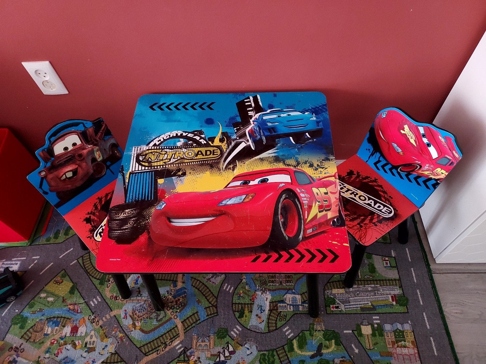 Cars kinder tafel en stoelen set, Kinderen en Baby's, Kinderkamer | Tafels en Stoelen, Ophalen, Gebruikt, Tafel(s) en Stoel(en)