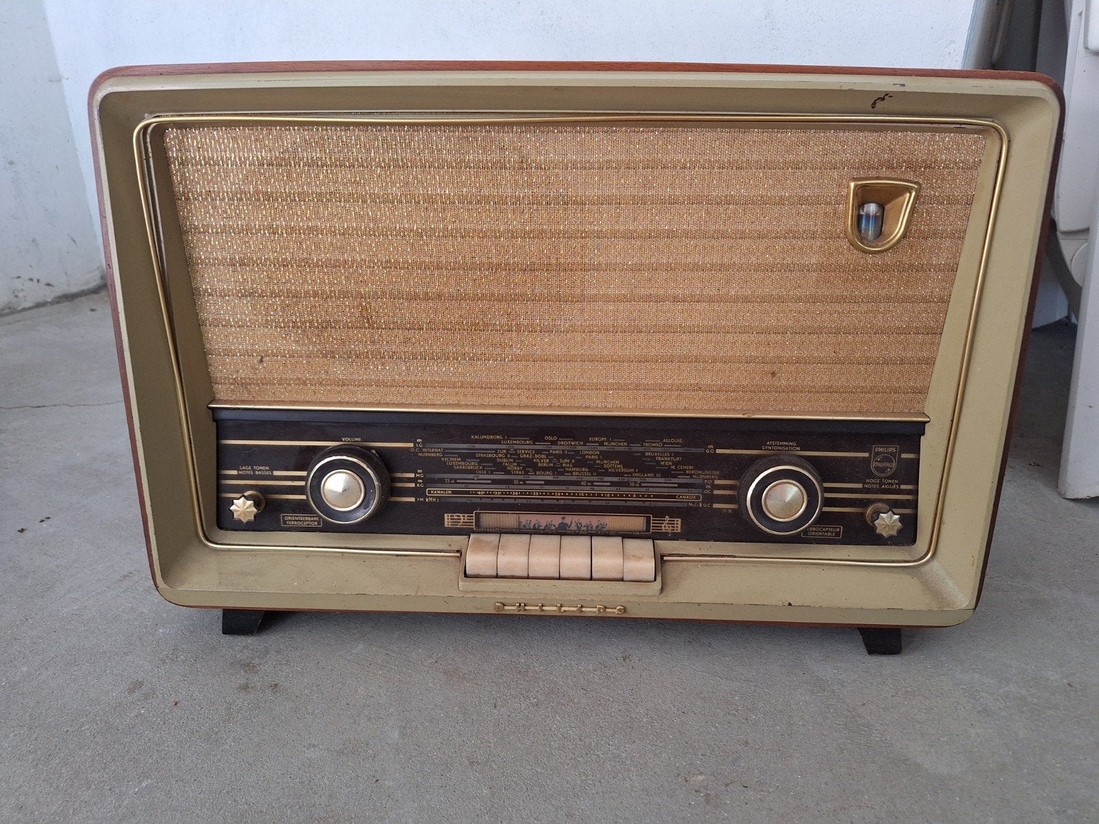 Vintage radio, Ophalen