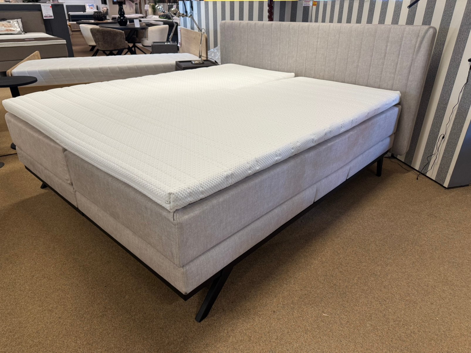 Boxspring Elektrisch 180x210 Greige stof Direct/Leverbaar, Ophalen, Mwonenenslapen, Mwonenenslapen@ziggo.nl, 180 cm