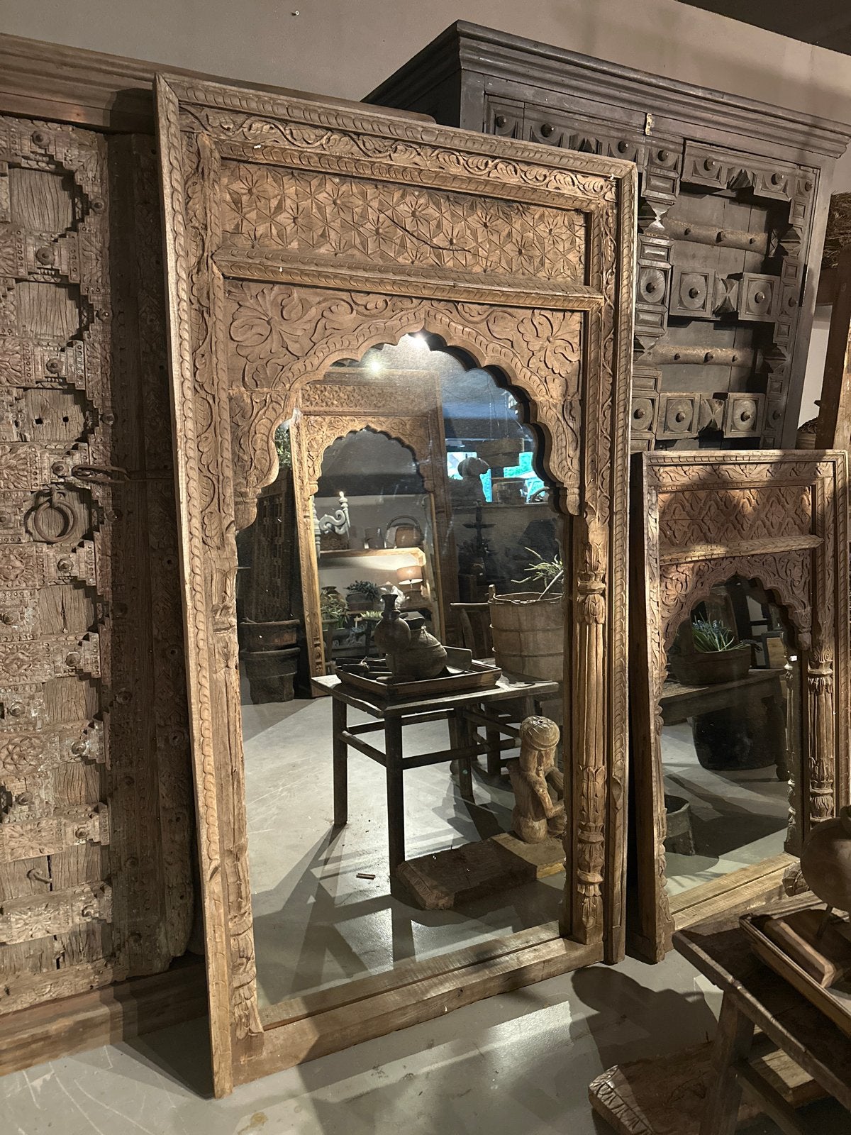 Robuuste spiegel met houtsnijwerk uit India (96.5x181.5cm), Ophalen