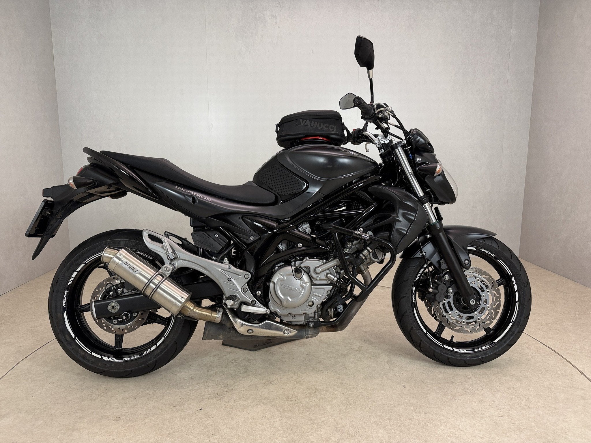 Suzuki GLADIUS ABS TOUR (bj 2015), Suzuki B.V. Nimag, Lange Dreef 12
4131 NH  VIANEN, Bedrijf, Klantenservice@suzuki.nl