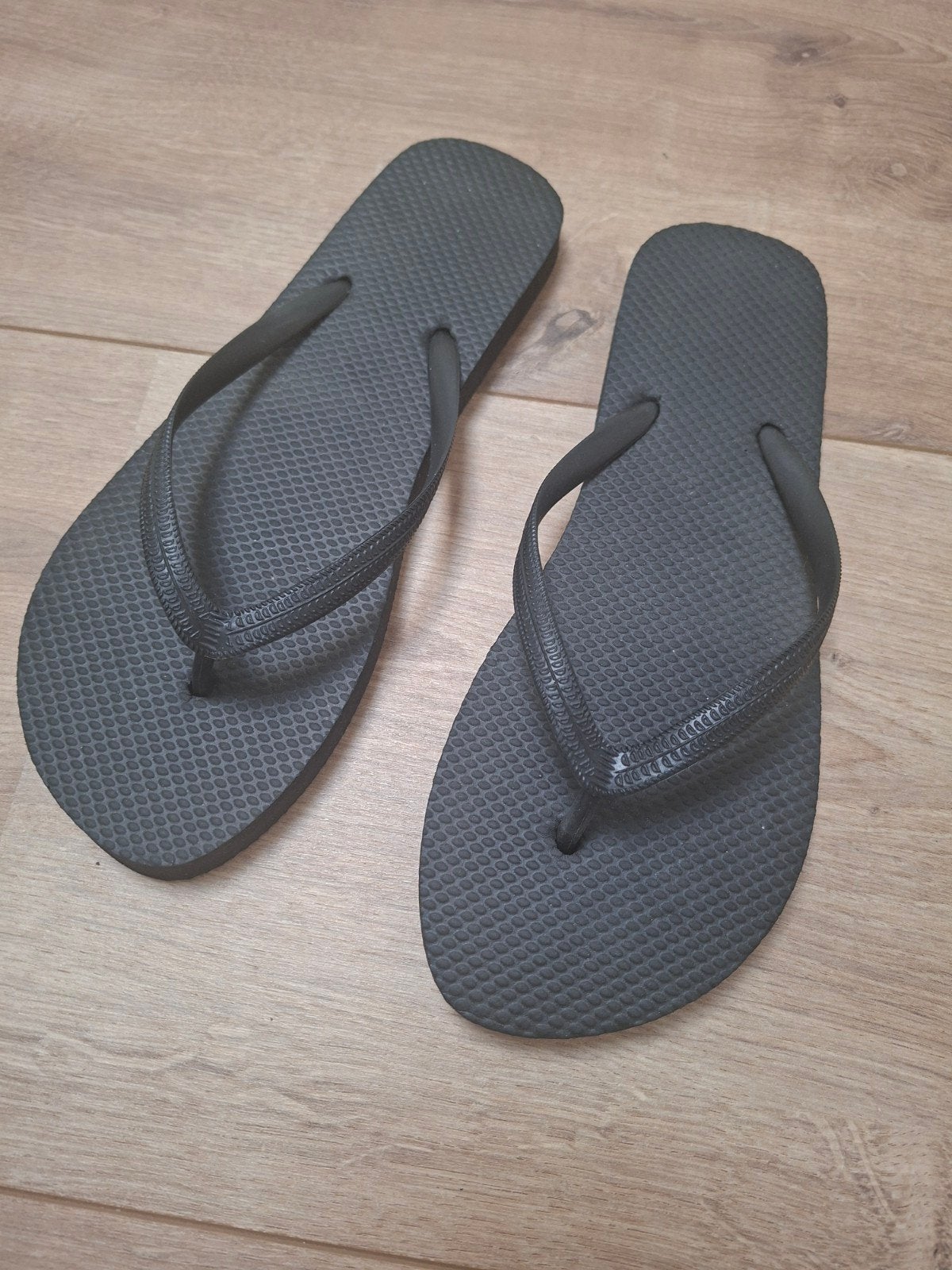 Teenslippers zwart, merkloos, amper gedragen, maat 37/38, Kleding | Dames, Ophalen, Zo goed als nieuw, Zwart