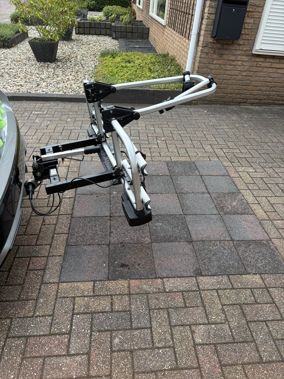 Nieuwe Uebler Fietsdrager 60 kg met oprijgoot en 4 sleutels, Nieuw, Ophalen of Verzenden, 2 fietsen, Trekhaakdrager