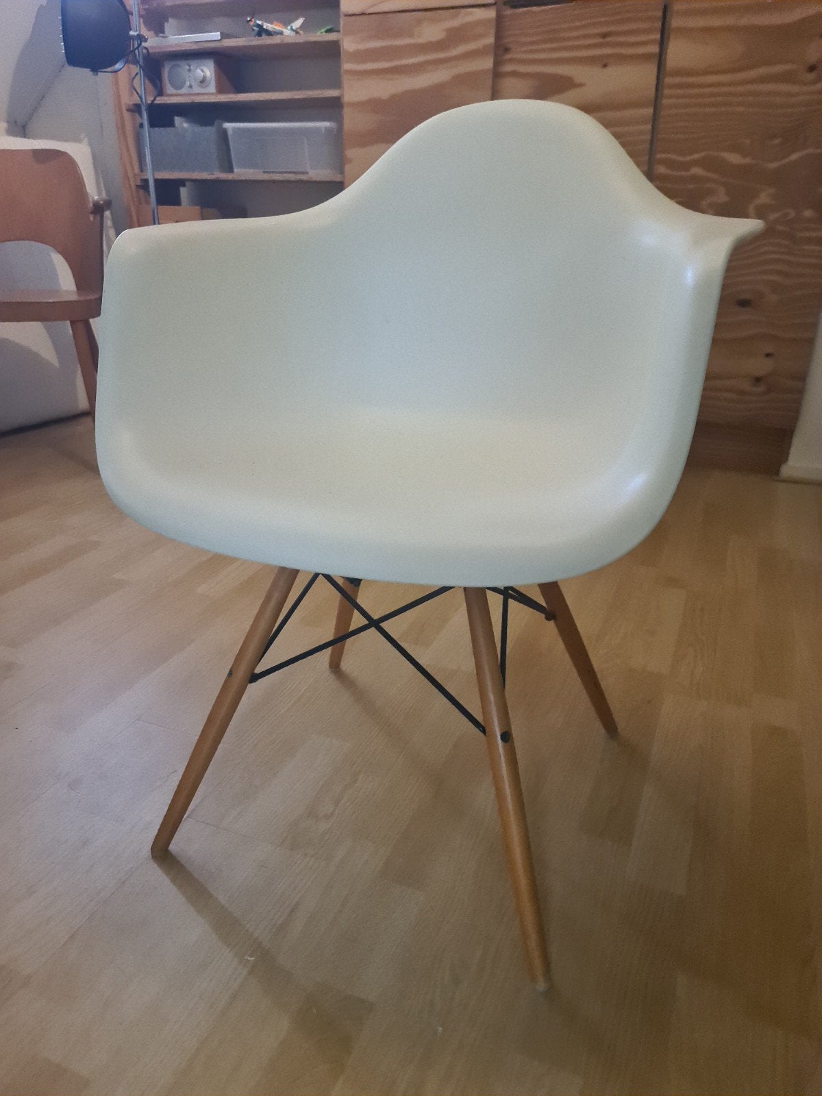 Vitra Eames DSW stoel - Verkleurd, Huis en Inrichting, Stoelen, Ophalen, Gebruikt, Design, Mid-century Modern, Eén