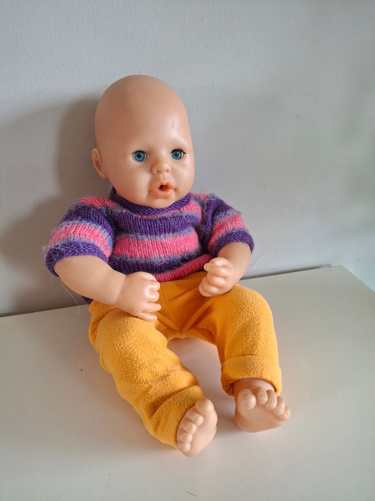 Leuke babypop met gebreide kleding baby born geluid, Ophalen of Verzenden, Gebruikt, Babypop