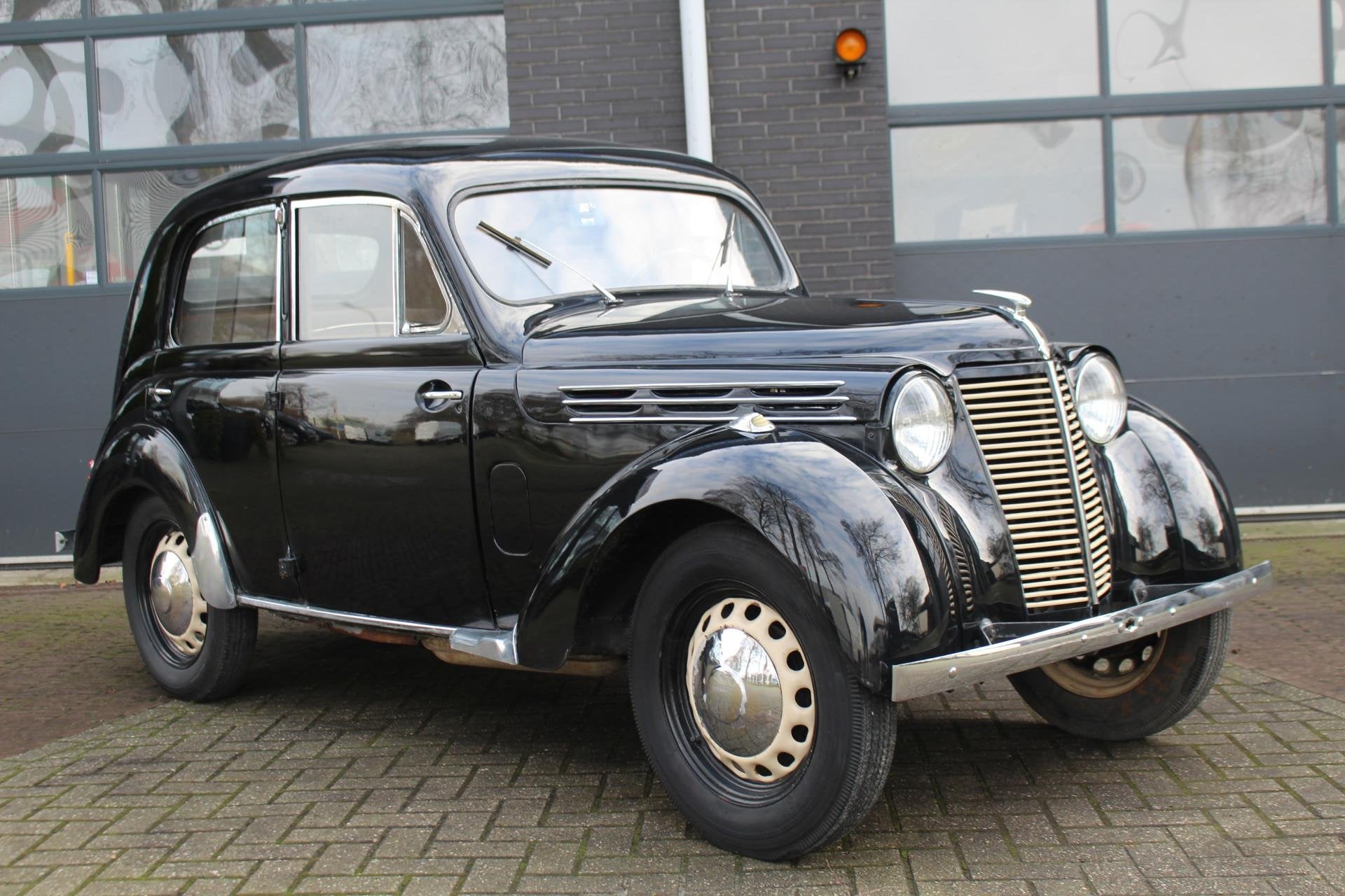 Renault 4 Juvaquatre GOEDE STAAT! VERZAMELAAR!, Auto's, Oldtimers, Stof, Beige, Renault, Zwart