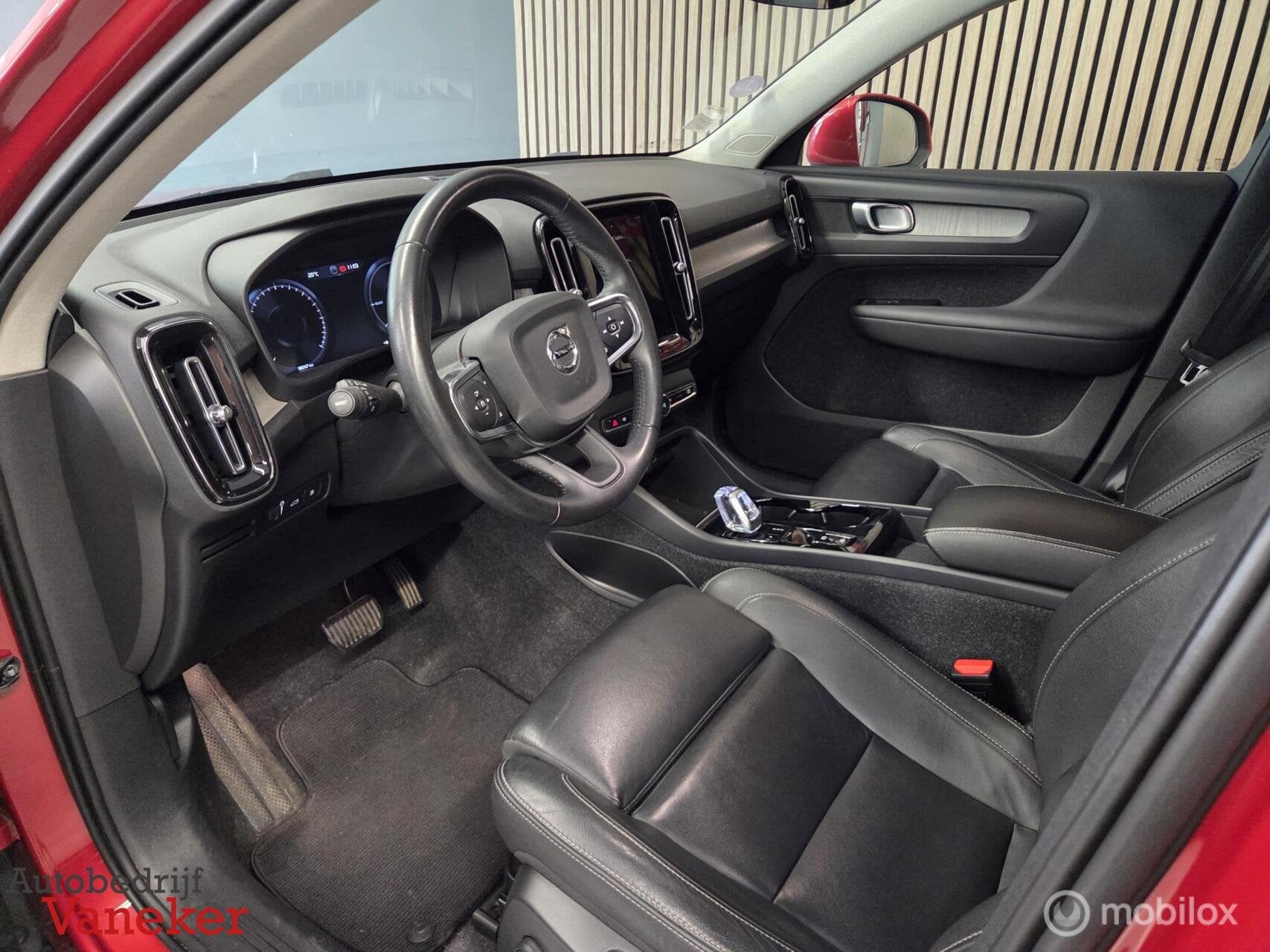 Volvo XC40 1.5 T4 Recharge Inscription Expression Fusion Red, Leder, Bedrijf, Hybride Elektrisch/Benzine, 3 cilinders