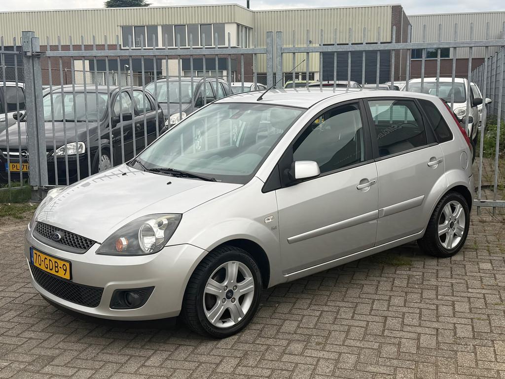 Ford Fiesta 1.3-8V Futura XL 69PK 5 DEURS! NL AUTO NAP! AIRC, Auto's, 1299 cc, Stof, Zwart, 4 cilinders