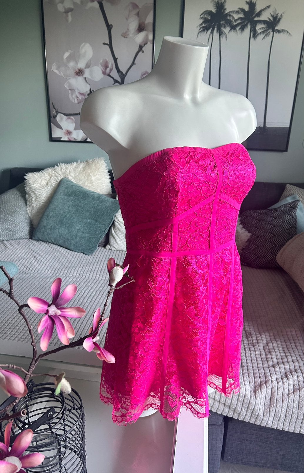 NBD x Naven "Azalea" Strapless Kanten Mini-jurk Fuchsia, Maat 38/40 (M), Ophalen of Verzenden, Zo goed als nieuw, Roze