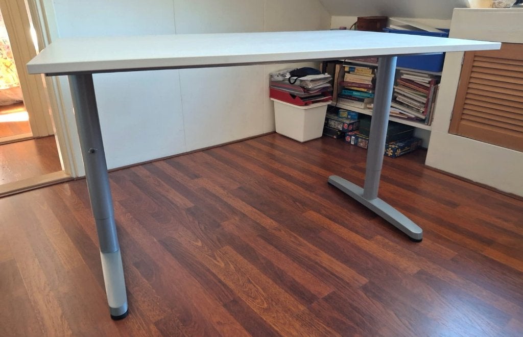 Bureau / computertafel Galant Ikea – wit, Ophalen, 120 cm, In hoogte verstelbaar, Zo goed als nieuw
