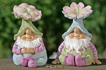 Leuke originele Kabouter, spaarpot, bloem, pastel rose blauw, Ophalen of Verzenden, Nieuw, Kunststof, Tuinkabouter