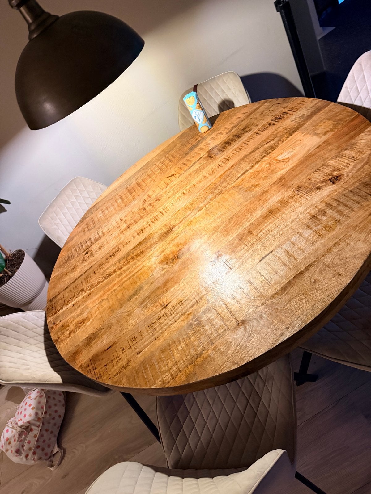 Robuuste ronde eettafel van mangohout met  metalen onderstel, Huis en Inrichting, Tafels | Eettafels, Ophalen, 150 tot 200 cm