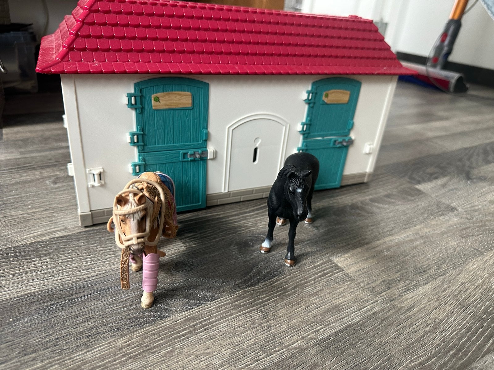 Schleich paardenstal met paarden en accessoires, Ophalen, Gebruikt, Jongen of Meisje