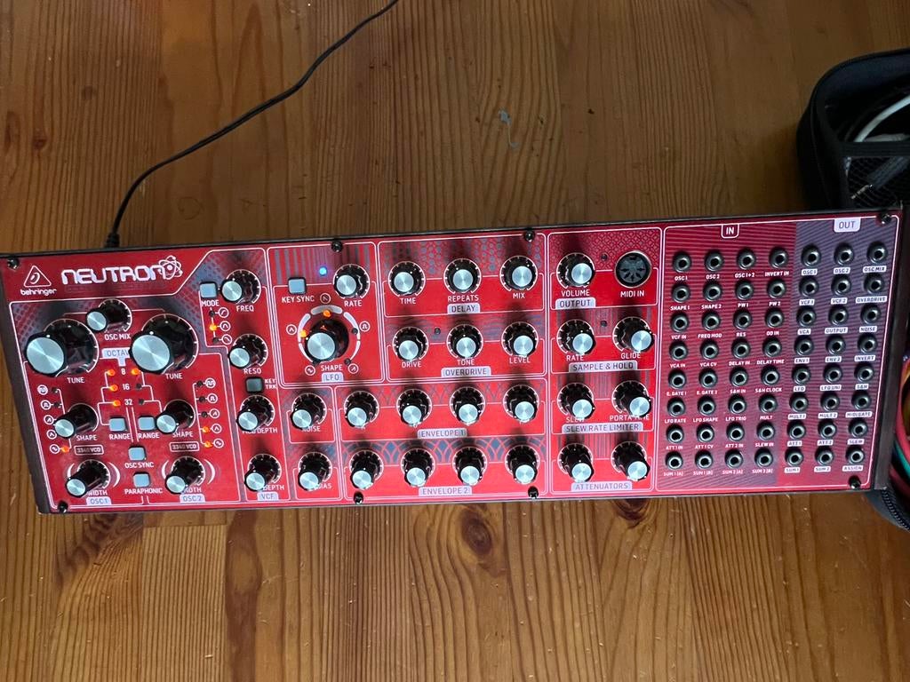 Behringer Neutron semi-modulaire analoge synth, Ophalen, Zo goed als nieuw, Overige aantallen, Overige merken