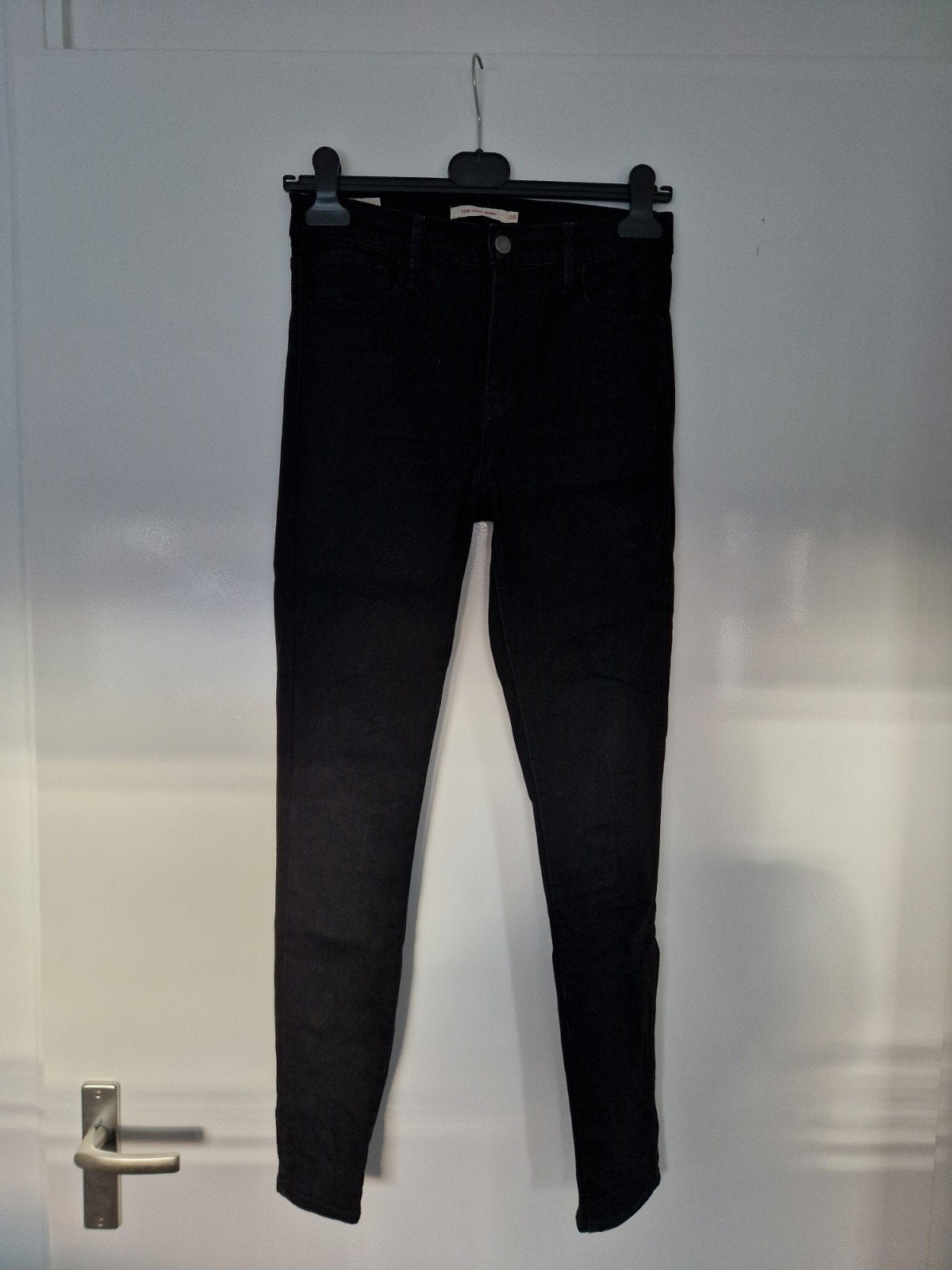 Zwarte Levi's dames spijkerbroek, W 28 L30, Ophalen of Verzenden, Zo goed als nieuw, Zwart, W28 - W29 (confectie 36)