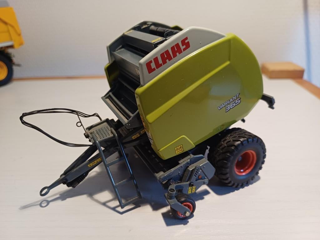 Britains Universal Hobbies Claas ronde balen pers, Ophalen of Verzenden, Zo goed als nieuw, Tractor of Landbouw, Universal Hobbies