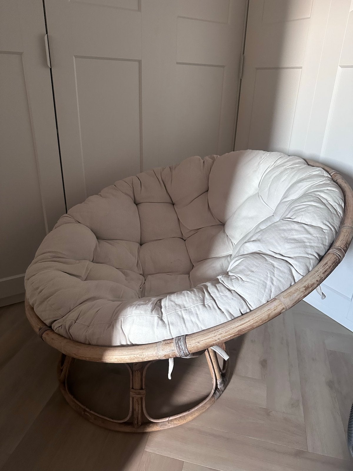 Papasan loungestoel met kussen, Huis en Inrichting, Stoelen, Ophalen, Gebruikt, Wit, Riet of Rotan