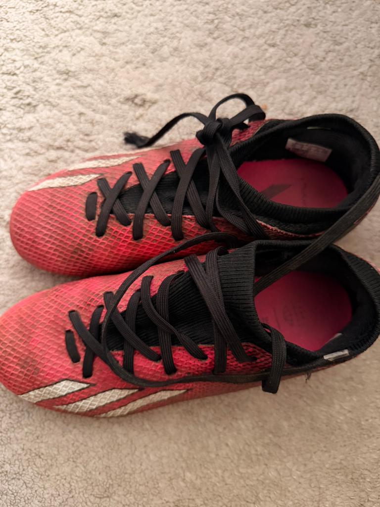 Adidas roze voetbalschoenen maat 34, Sport en Fitness, Voetbal, Ophalen, Gebruikt, Schoenen