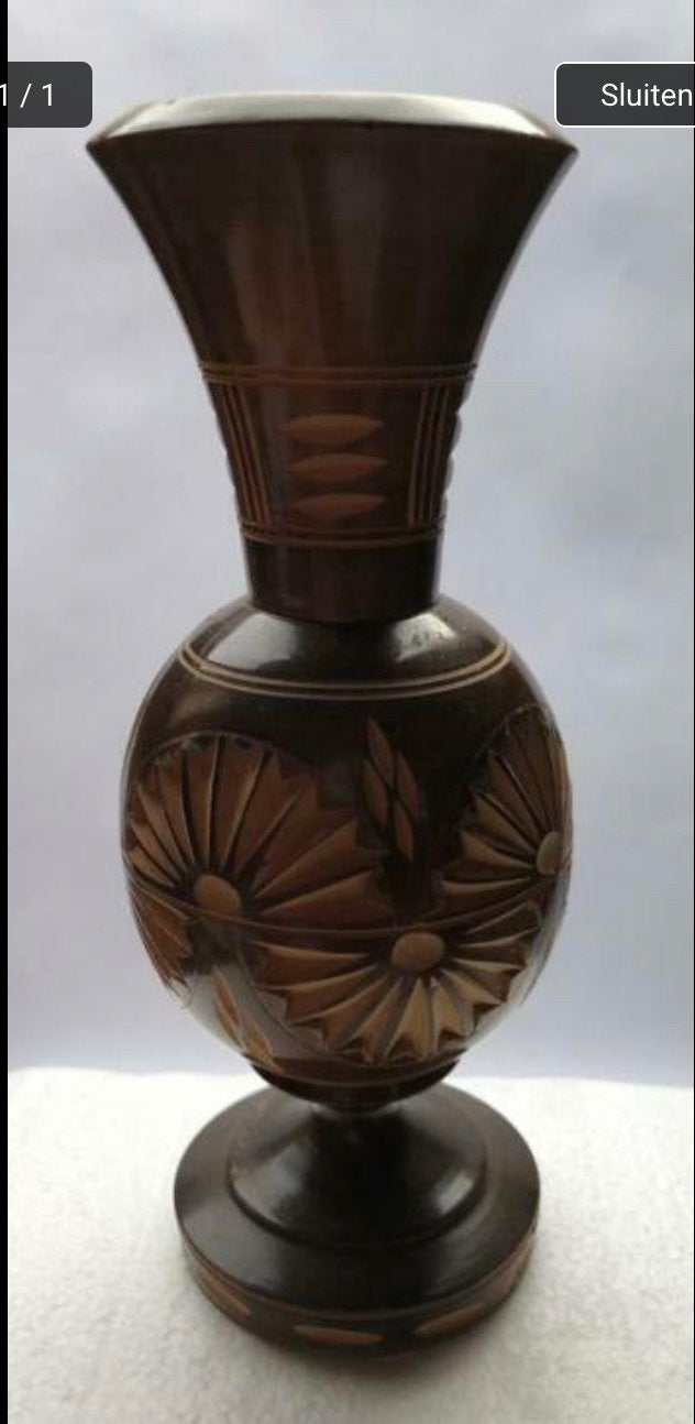 Houten vaas met houtsnijwerk - 17 cm hoog, Ophalen of Verzenden