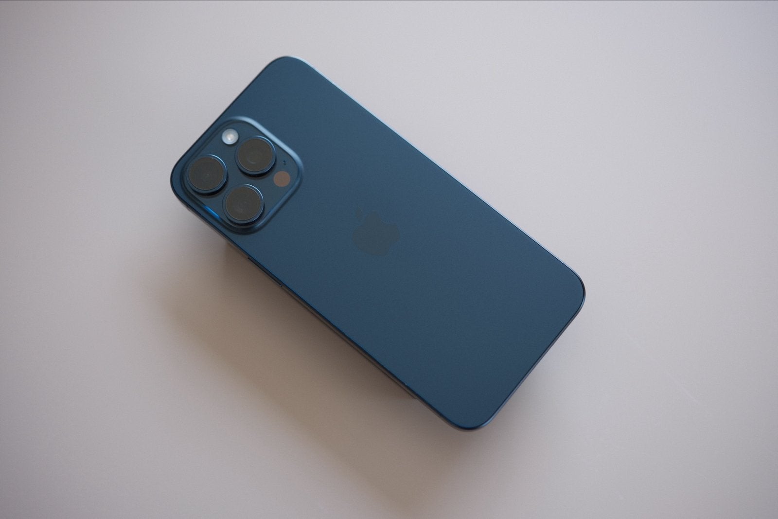 iPhone 15 Pro Max Blue Titanium - Goed met lichte schade, Gebruikt, Blauw, IPhone 15 Pro Max, Ophalen of Verzenden