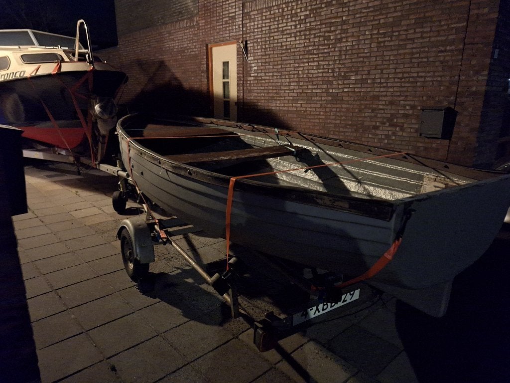 Klassieke boot van polyester met trailer, Drie personen of meer, Overige typen
