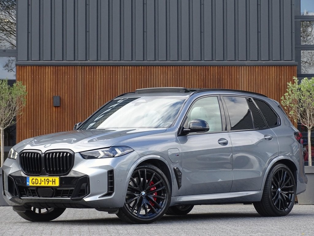 BMW X5 50e 490PK xDrive M-Sport / Individual / Skylounge / H, Gebruikt, 2395 kg, Bedrijf, 30 kWh