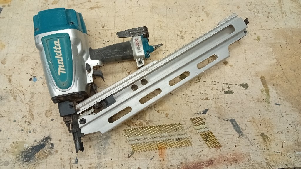 Spijkertacker makita AN924. lucht, Ophalen, Zo goed als nieuw