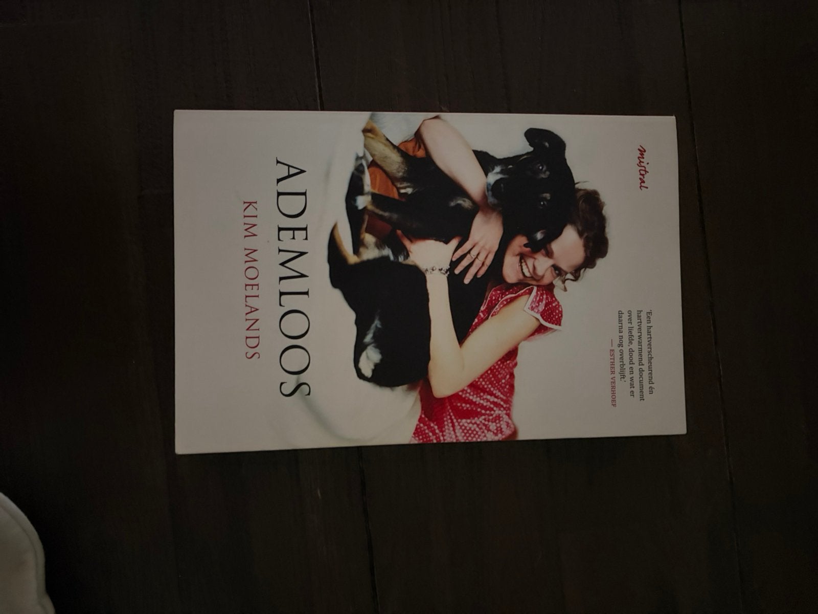 Ademloos Boek Kim Moelands, Boeken, Romans, Ophalen of Verzenden, Zo goed als nieuw