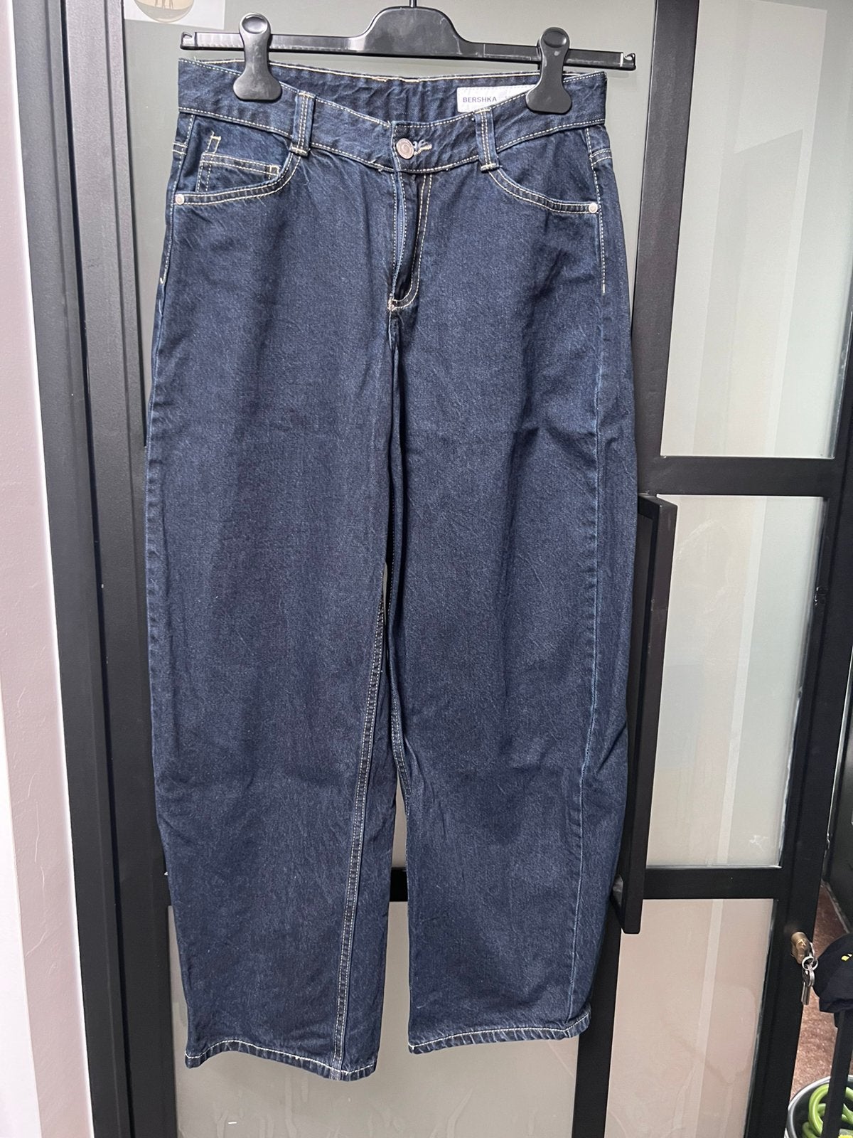 Jeans barrel Bershka, Verzenden, Nieuw, Blauw, W28 - W29 (confectie 36)