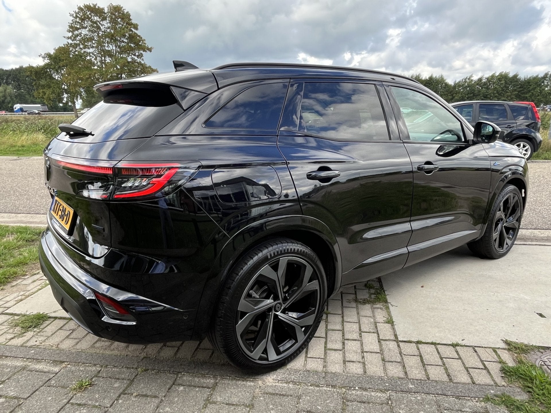 Renault Austral 1.2 E-Tech full hybrid 200PK techno esprit A, Auto's, Gebruikt, 1199 cc, Zwart, 1492 kg