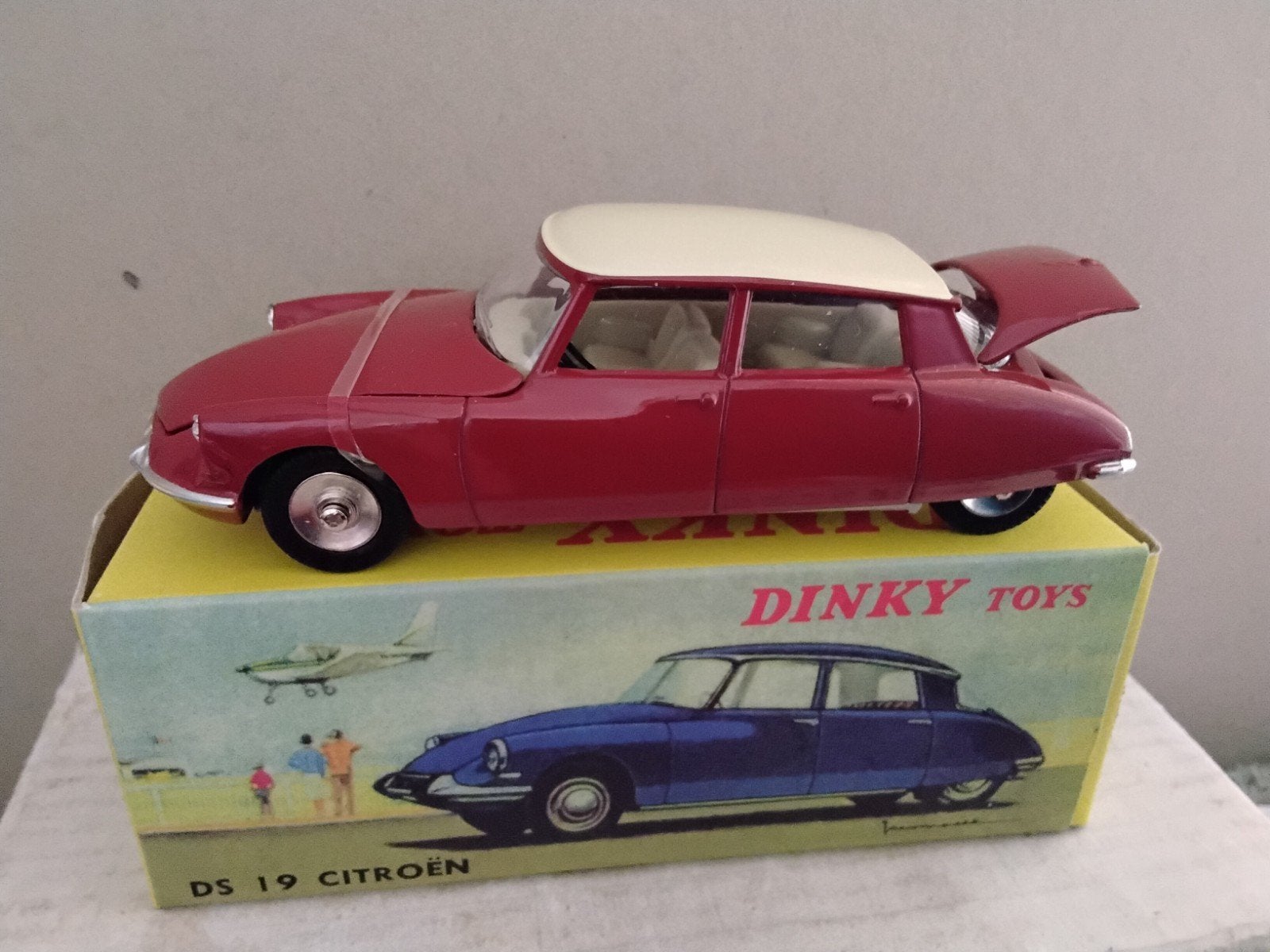 DINKY  TOYS   ATLAS  DS CITROËN  DS  19    KLEUR   ROOD, Ophalen of Verzenden, Zo goed als nieuw, Auto, Dinky Toys