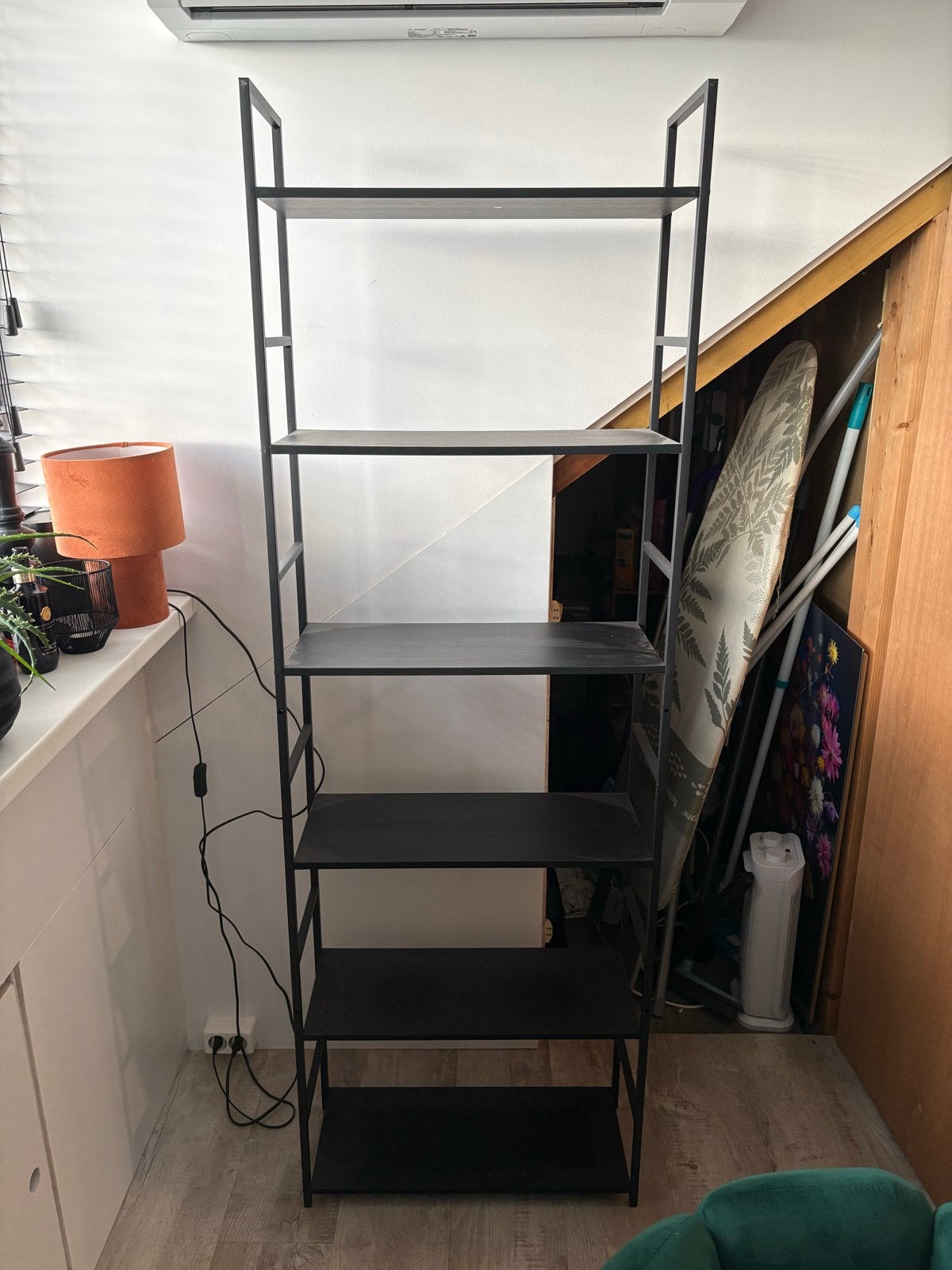 Zwart metalen wandrek - 60x180x25 cm