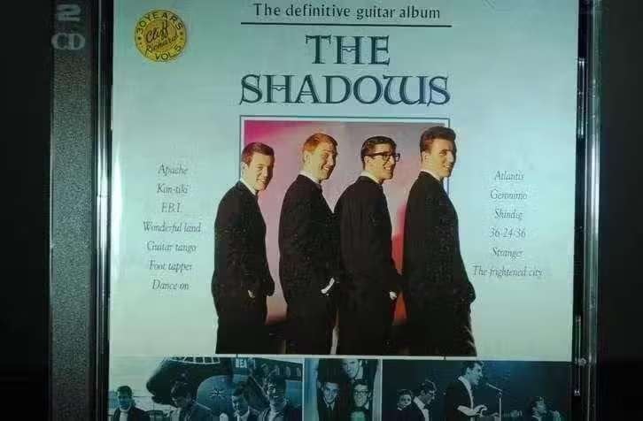 CD The Shadows ‎- The Definitive Guitar Album (Volume 5), Rock, Ophalen of Verzenden, Zo goed als nieuw, Verzamelalbum