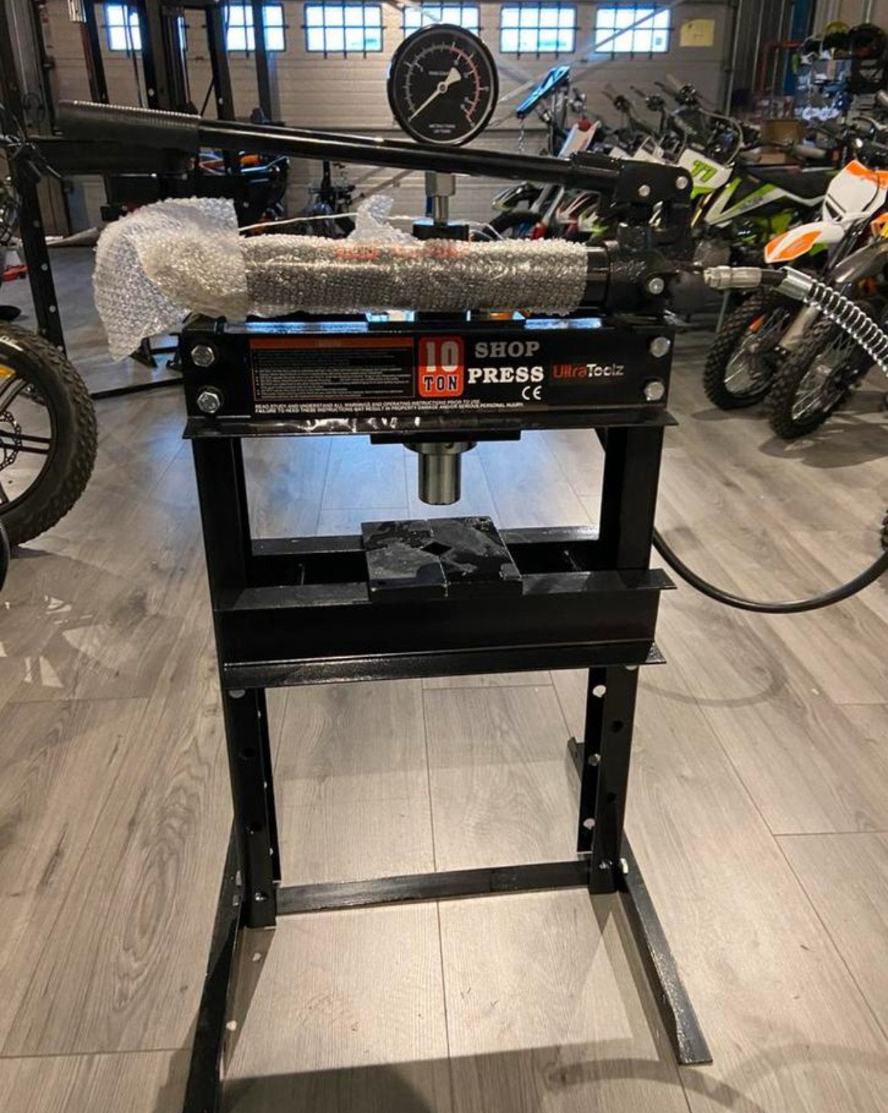 ‼️Nieuw‼️UltraToolz Werkplaatspers 10T 10.000kg Hydraulisch!, Ophalen, Dr.Nolenslaan 157E 6136GM Sittard, Nieuw, Info@roadmax.nl