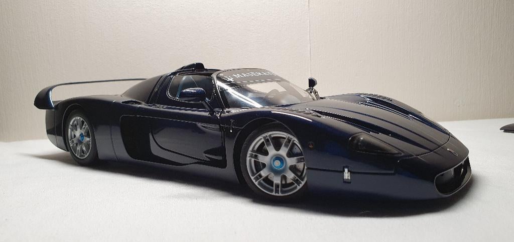 AUTOart Maserati MC12 road car, Ophalen of Verzenden, Zo goed als nieuw, Auto, Autoart