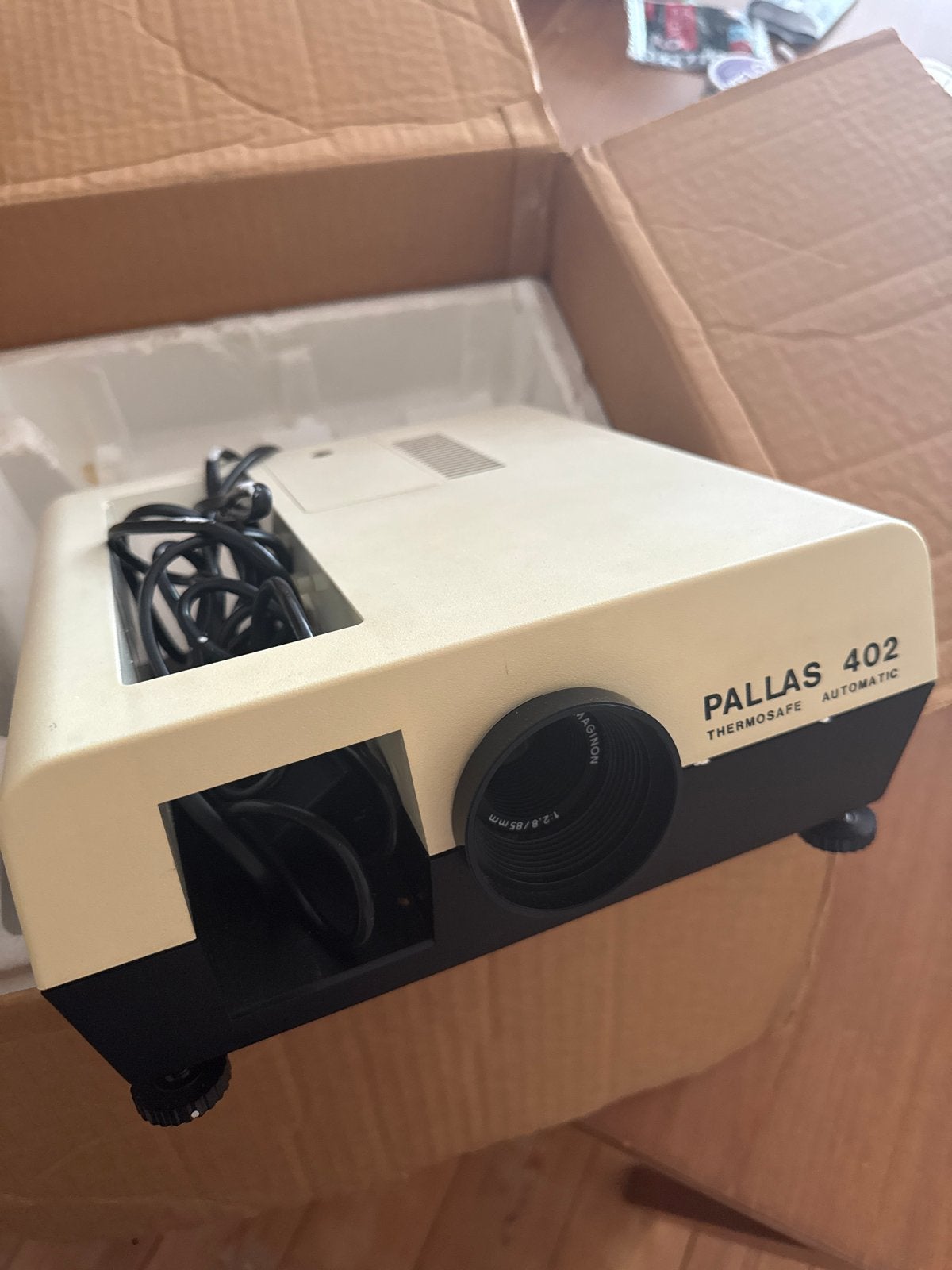 Vintage Pallas 402 Thermosafe Automatic Diaprojector, Ophalen, Gebruikt, Met scherm
